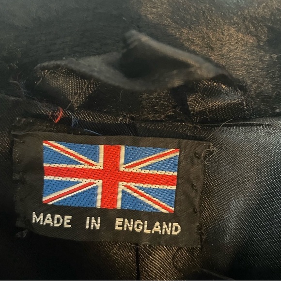 Vintage Elegant Black Fur-Trimmed Coat - Picture 6 of 6